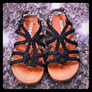 Girls size 12M Black & Tan Report Buckle Sandals